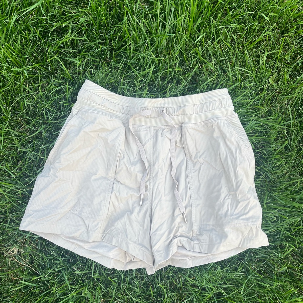 Dance studio shorts in Mojave tan size 4